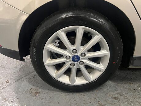 Ford Focus 1.0T EcoBoost Titanium Euro 6 (s/s) 5dr 26