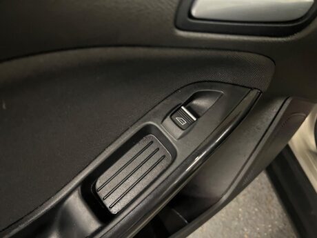 Ford Focus 1.0T EcoBoost Titanium Euro 6 (s/s) 5dr 12