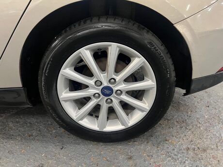Ford Focus 1.0T EcoBoost Titanium Euro 6 (s/s) 5dr 23