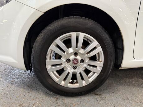 Fiat Punto 1.2 Easy Manual Euro 5 5dr 22