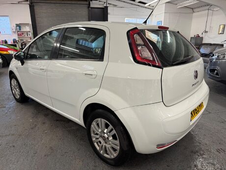 Fiat Punto 1.2 Easy Manual Euro 5 5dr 4