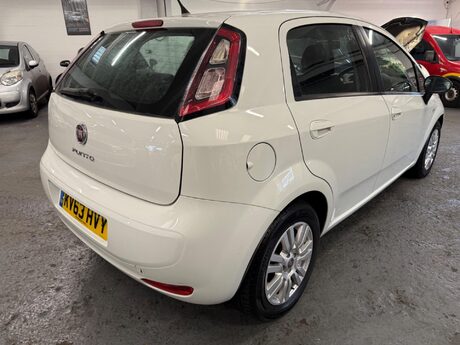 Fiat Punto 1.2 Easy Manual Euro 5 5dr 8