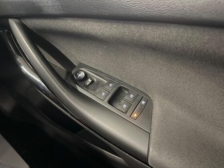 Vauxhall Astra 1.4i Turbo SRi Sports Tourer Euro 6 5dr 29