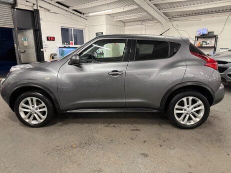 Nissan Juke 1.6 Acenta Premium Euro 5 (s/s) 5dr 4