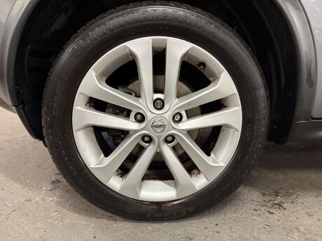 Nissan Juke 1.6 Acenta Premium Euro 5 (s/s) 5dr 23