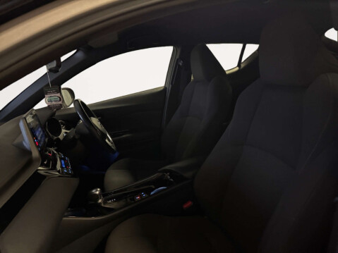 Toyota C-HR 1.8 C-HR-Dynamic HEV CVT 5dr 13
