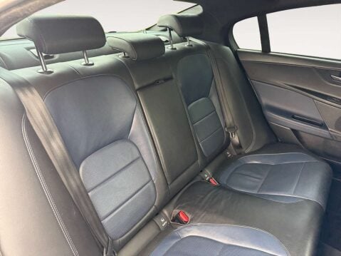 Jaguar XE 2.0 XE R-Sport D Auto 4dr 15