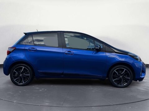 Toyota Yaris 1.5 Yaris Blue Bi-Tone VVT-i HEV CVT 5dr 6