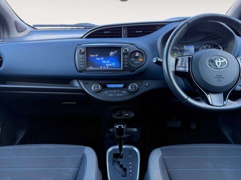 Toyota Yaris 1.5 Yaris Blue Bi-Tone VVT-i HEV CVT 5dr 11
