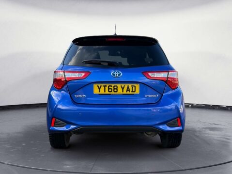 Toyota Yaris 1.5 Yaris Blue Bi-Tone VVT-i HEV CVT 5dr 4