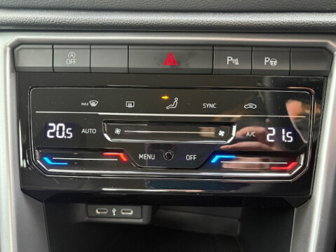 Volkswagen T-Roc LIFE TSI DSG 18