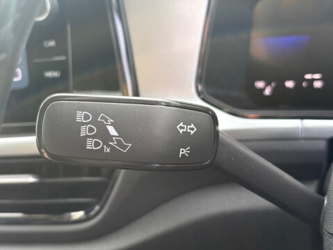 Volkswagen T-Roc LIFE TSI DSG 24