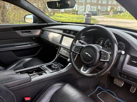Jaguar XF R-SPORT 13