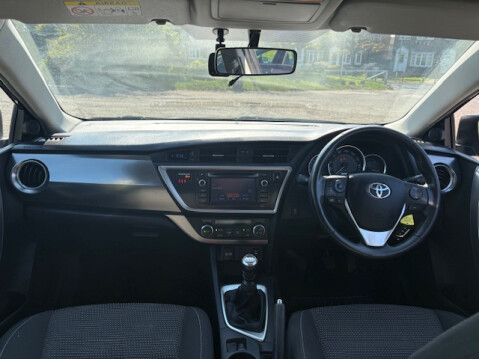 Toyota Auris ICON DUAL VVT-I 8