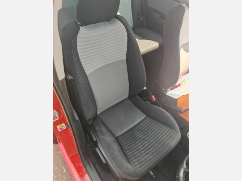 Toyota Yaris VVT-I ICON TECH 8