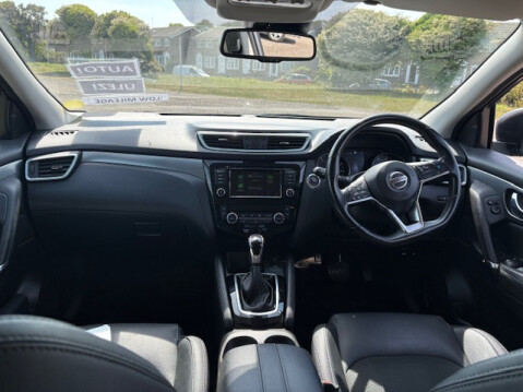 Nissan Qashqai DIG-T TEKNA DCT 11