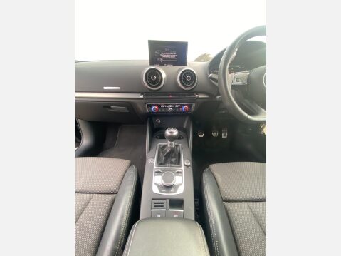 Audi A3 TDI S LINE BLACK EDITION 9