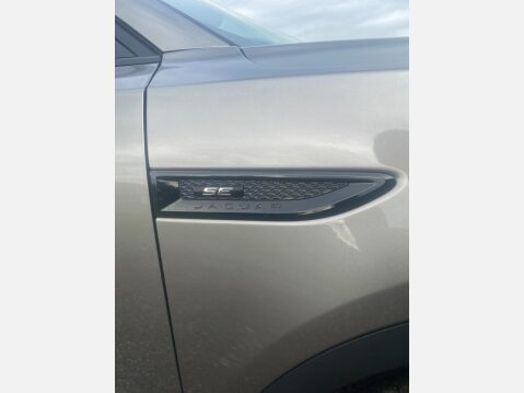 Jaguar E-Pace R-DYNAMIC SE 3