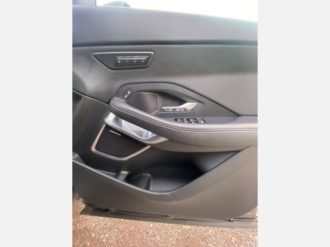 Jaguar E-Pace R-DYNAMIC SE 8