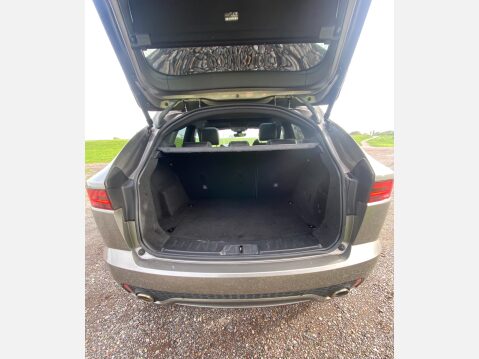 Jaguar E-Pace R-DYNAMIC SE 17