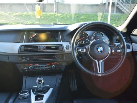 BMW M5 4.4 M5 4d 553 BHP 50