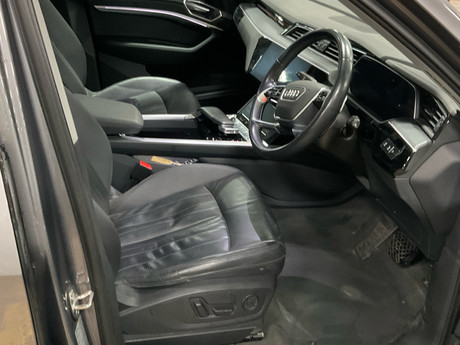 Audi E-Tron QUATTRO BASE 5