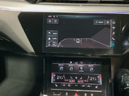 Audi E-Tron QUATTRO BASE 7