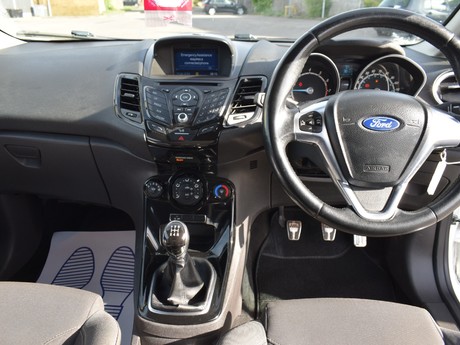 Ford Fiesta ZETEC S 29