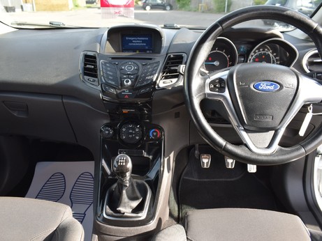 Ford Fiesta ZETEC S 25