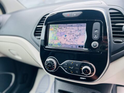 Renault Captur SIGNATURE X NAV TCE 2
