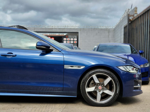 Jaguar XE R-SPORT 8