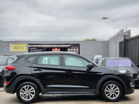 Hyundai TUCSON CRDI SE NAV BLUE DRIVE 18