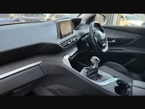 Peugeot 3008 S/S ALLURE 12