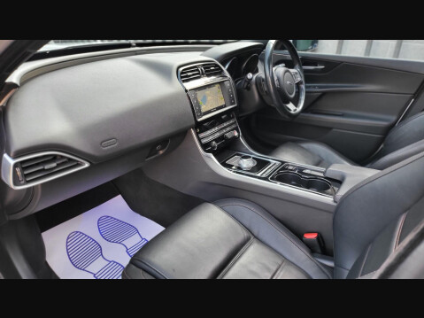 Jaguar XE PRESTIGE 2