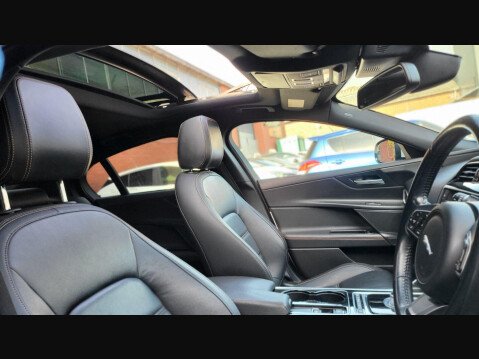 Jaguar XE PRESTIGE 3