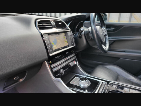 Jaguar XE PRESTIGE 15