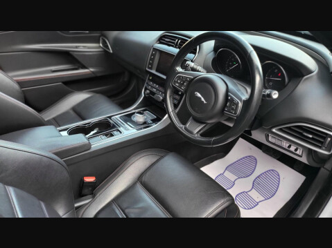 Jaguar XE PRESTIGE 18