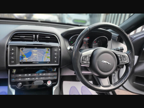 Jaguar XE PRESTIGE 23