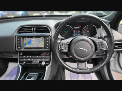 Jaguar XE PRESTIGE 32