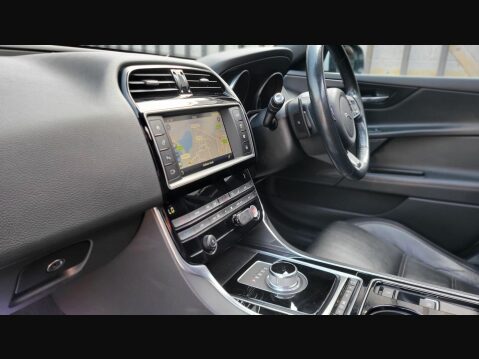 Jaguar XE PRESTIGE 15