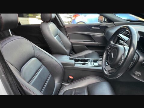 Jaguar XE PRESTIGE 24