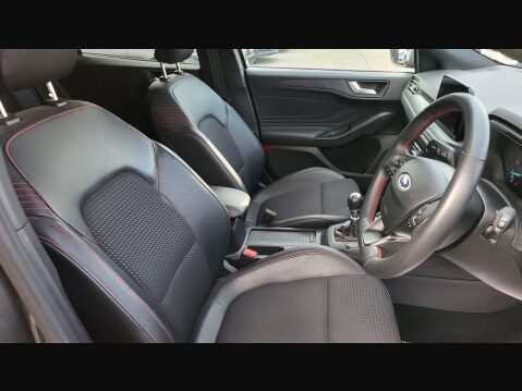 Ford Focus ST-LINE X 19