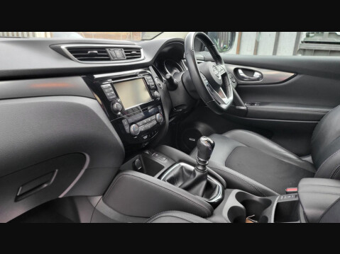 Nissan Qashqai TEKNA DIG-T 11