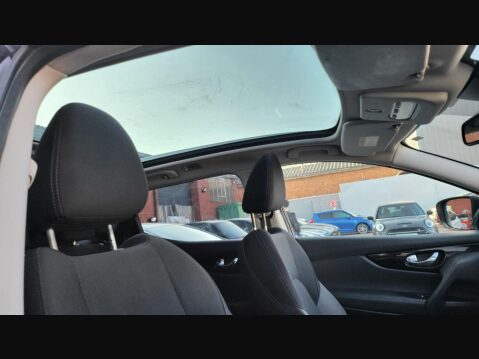 Nissan Qashqai DIG-T N-CONNECTA 37