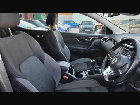 Nissan Qashqai DIG-T N-CONNECTA 18
