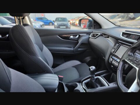 Nissan Qashqai DIG-T N-CONNECTA 19