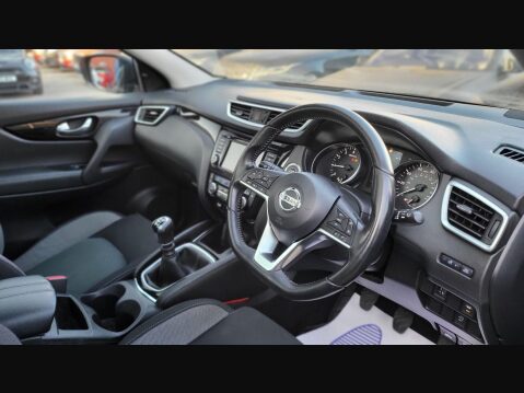 Nissan Qashqai DIG-T N-CONNECTA 15