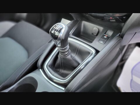 Nissan Qashqai DIG-T N-CONNECTA 17