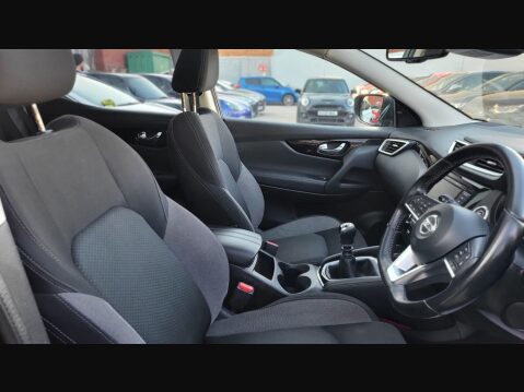 Nissan Qashqai DIG-T N-CONNECTA 18