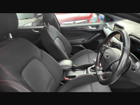 Ford Focus ST-LINE 18